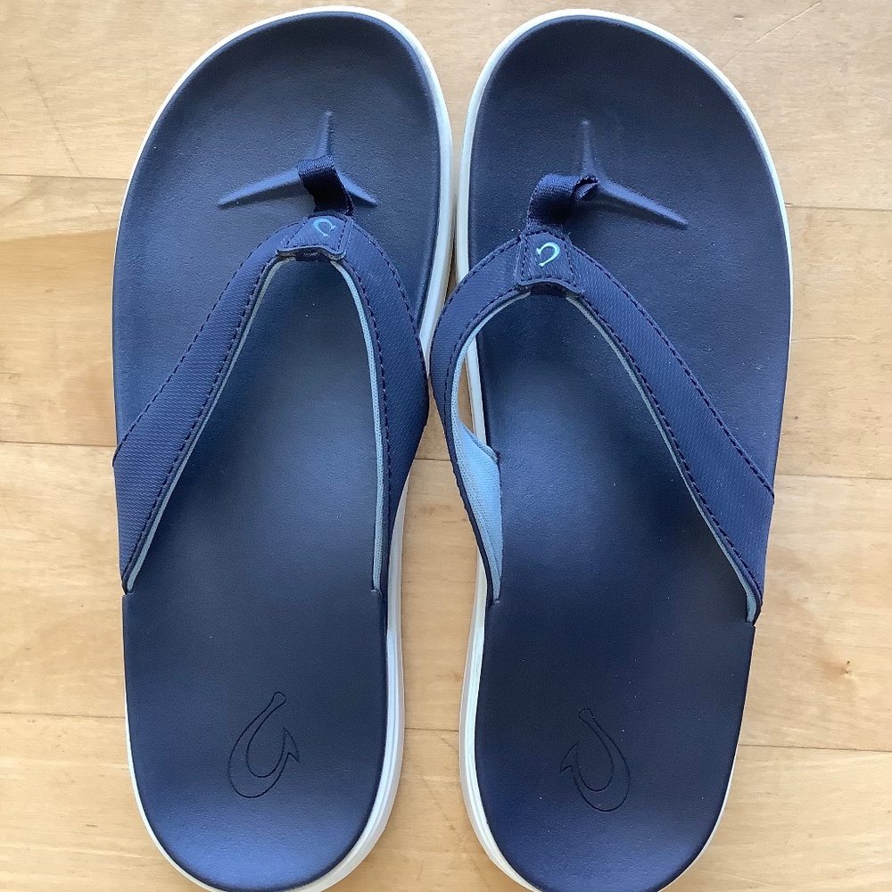 Olukai Nu'a Pi'o sandals.  VGUC.